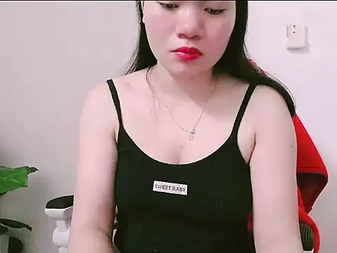 Snapshot of Suhynxx chatting on 04/12/26, 10:04 Suhynxx online show from 04/12/26, 10:04