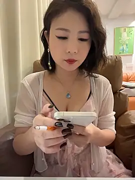 Snapshot of Lola666999 chatting on 06/04/26, 07:47 Lola666999 online show from 06/04/26, 07:47