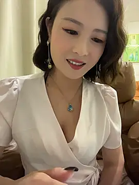 Snapshot of Lola666999 chatting on 06/05/26, 12:17 Lola666999 online show from 06/05/26, 12:17