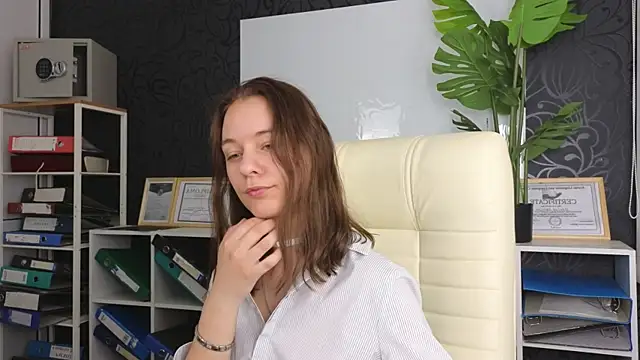 Snapshot of emma_chaser chatting on 06/10/26, 04:34 emma chaser online show from 06/10/26, 04:34