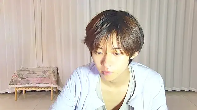 Snapshot of buding-001 chatting on 04/19/26, 11:42 buding-001 online show from 04/19/26, 11:42