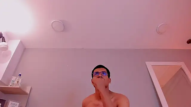 Snapshot of ThiagoVega_ chatting on 04/03/26, 03:59 ThiagoVega online show from 04/03/26, 03:59