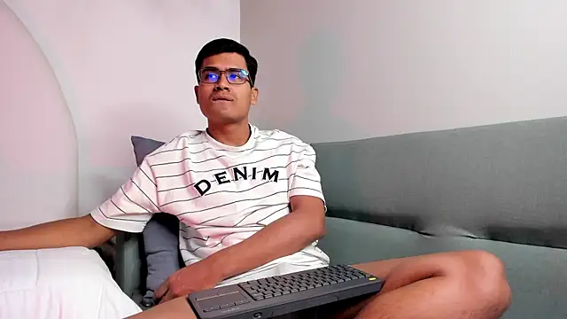 ThiagoVega  online show from 07/11/26, 04:26