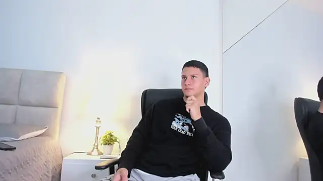 Snapshot of Chriss_Diamond chatting on 06/03/26, 08:36 Chriss Diamond online show from 06/03/26, 08:36