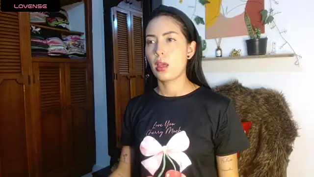 Snapshot of ivanna_dl chatting on 05/17/26, 01:03 ivanna dl online show from 05/17/26, 01:03