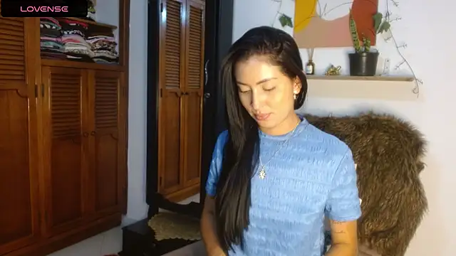 Snapshot of ivanna_dl chatting on 05/23/26, 01:11 ivanna dl online show from 05/23/26, 01:11