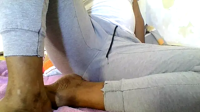 Snapshot of Thandie40 chatting on 05/20/26, 07:42 Thandie40 online show from 05/20/26, 07:42