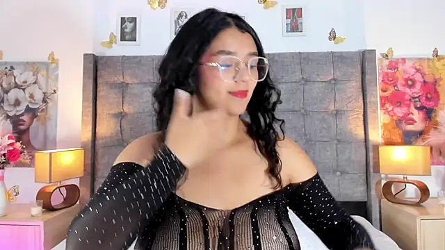 Snapshot of SamantaAristizabal2 chatting on 05/15/26, 11:06 SamantaAristizabal2 online show from 05/15/26, 11:06