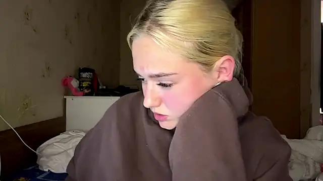 Snapshot of Sophia_Blonde chatting on 06/03/26, 05:18 Sophia Blonde online show from 06/03/26, 05:18