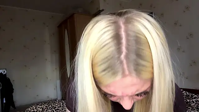 Snapshot of Sophia_Blonde chatting on 06/10/26, 03:22 Sophia Blonde online show from 06/10/26, 03:22