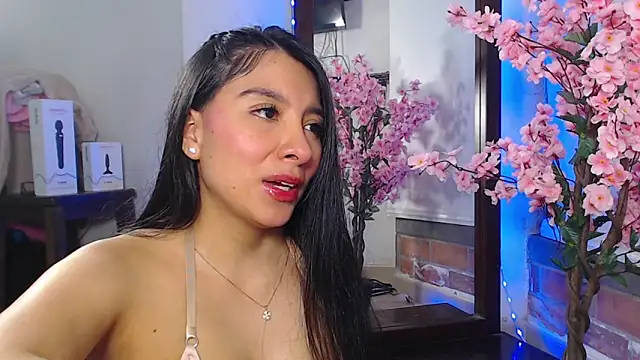 Snapshot of mila_gomez_ chatting on 04/19/26, 12:11 mila gomez online show from 04/19/26, 12:11