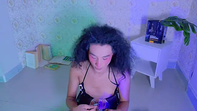 Snapshot of Mikavelvet08 chatting on 05/20/26, 02:12 Mikavelvet08 online show from 05/20/26, 02:12