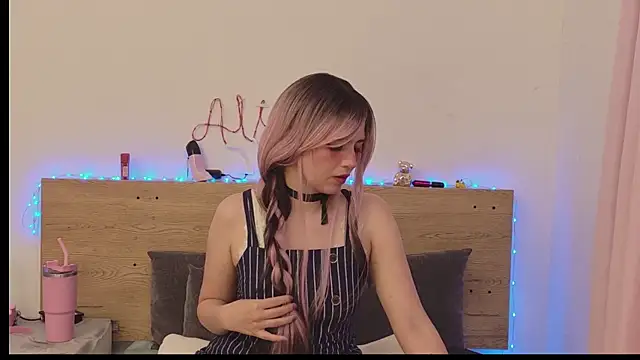 Sweet Alice S online show from 05/09/26, 09:14