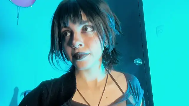 Snapshot of Nyxara- chatting on 06/04/26, 11:22 Nyxara- online show from 06/04/26, 11:22