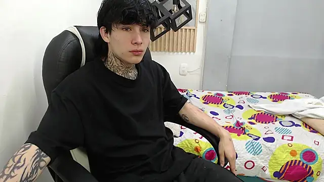 Snapshot of naty_18 chatting on 04/19/26, 06:35 naty 18 online show from 04/19/26, 06:35