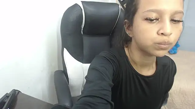 Snapshot of naty_18 chatting on 05/09/26, 07:13 naty 18 online show from 05/09/26, 07:13