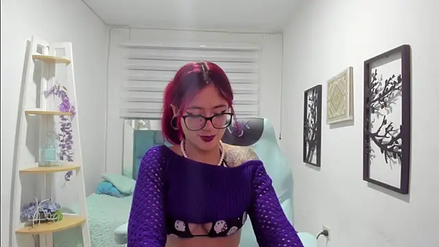 Snapshot of Sara_Red_X chatting on 04/22/26, 03:31 Sara Red X online show from 04/22/26, 03:31