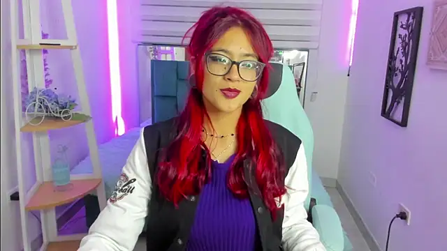Snapshot of Sara_Red_X chatting on 06/10/26, 03:18 Sara Red X online show from 06/10/26, 03:18