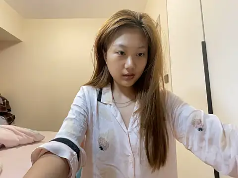 tutu512 online show from 05/18/26, 03:07
