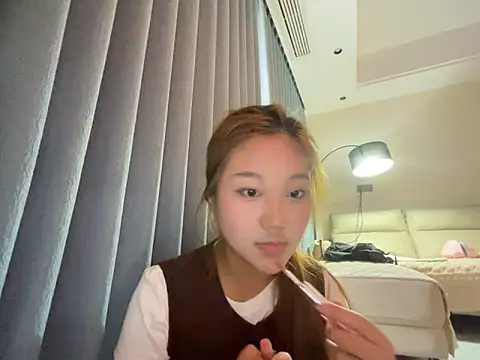 tutu512 online show from 06/07/26, 07:56