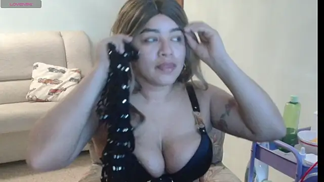 Snapshot of aquamarine_hot chatting on 05/17/26, 11:39 aquamarine hot online show from 05/17/26, 11:39