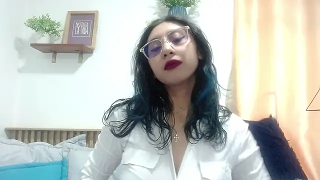 Snapshot of Violet_2003 chatting on 05/28/26, 02:14 Violet 2003 online show from 05/28/26, 02:14