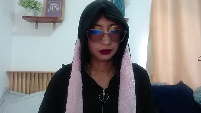 Snapshot of Violet_2003 chatting on 05/30/26, 02:25 Violet 2003 online show from 05/30/26, 02:25