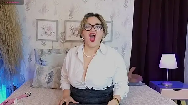 Natashablade   online show from 07/10/26, 11:46