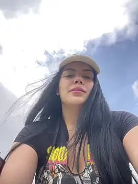 Snapshot of Cami_olarte chatting on 06/07/26, 04:33 Cami olarte online show from 06/07/26, 04:33