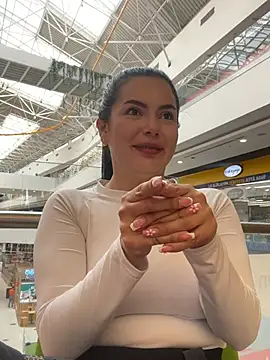 Snapshot of Cami_olarte chatting on 06/11/26, 06:17 Cami olarte online show from 06/11/26, 06:17