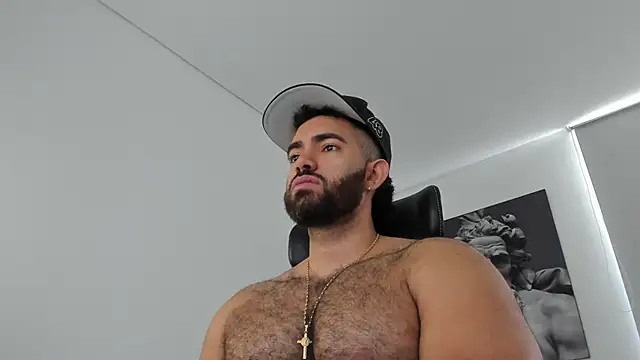 Snapshot of simonleon27 chatting on 05/17/26, 04:25 simonleon27 online show from 05/17/26, 04:25
