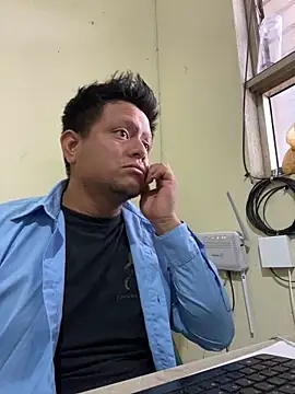 Snapshot of Luis-Armando chatting on 04/15/26, 05:20 Luis-Armando online show from 04/15/26, 05:20