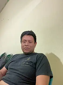 Snapshot of Luis-Armando chatting on 04/15/26, 10:10 Luis-Armando online show from 04/15/26, 10:10