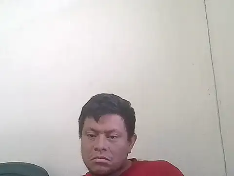 Snapshot of Luis-Armando chatting on 04/21/26, 09:50 Luis-Armando online show from 04/21/26, 09:50