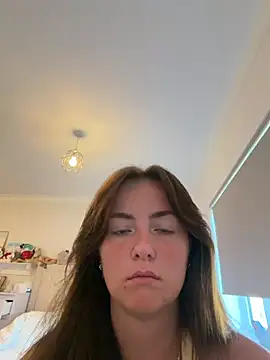 LolaSkyee online show from 06/26/26, 06:51
