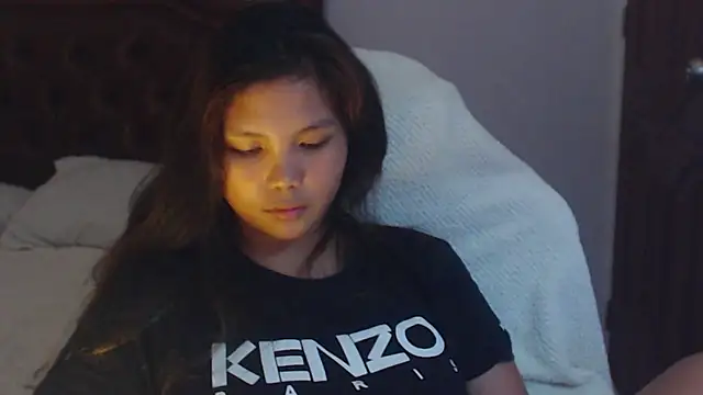 Snapshot of sweet_21_1 chatting on 04/01/26, 01:34 sweet 21 1 online show from 04/01/26, 01:34