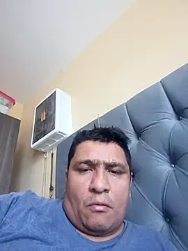 Snapshot of luis20212 chatting on 04/08/26, 04:40 luis20212 online show from 04/08/26, 04:40