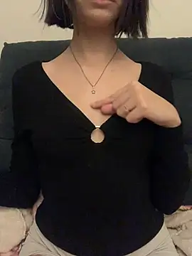 Snapshot of Branquinha_rose chatting on 06/14/26, 01:47 Branquinha rose online show from 06/14/26, 01:47