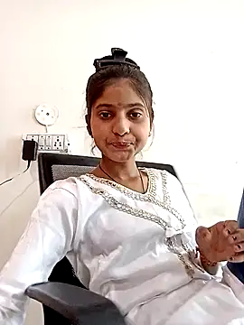 Snapshot of TANU01990 chatting on 04/10/26, 04:17 TANU01990 online show from 04/10/26, 04:17