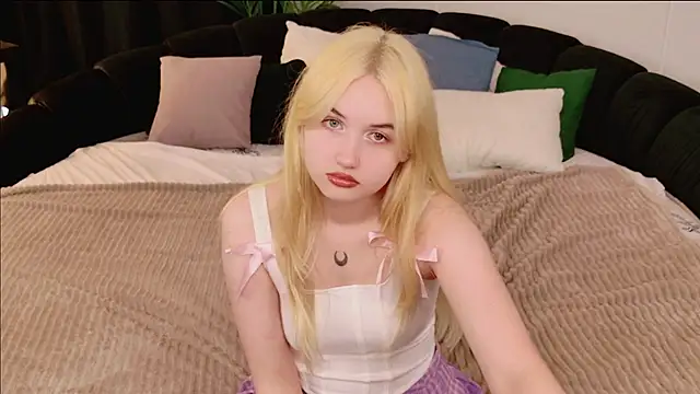 Snapshot of Lilly_Eyes chatting on 05/26/26, 02:02 Lilly Eyes online show from 05/26/26, 02:02