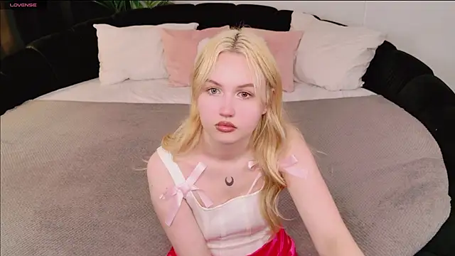 Snapshot of Lilly_Eyes chatting on 05/30/26, 02:25 Lilly Eyes online show from 05/30/26, 02:25