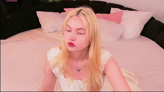 Lilly Eyes online show from 07/09/26, 01:59