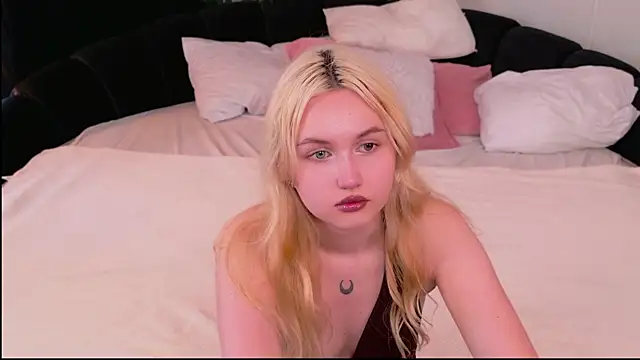 Lilly Eyes online show from 07/13/26, 01:47