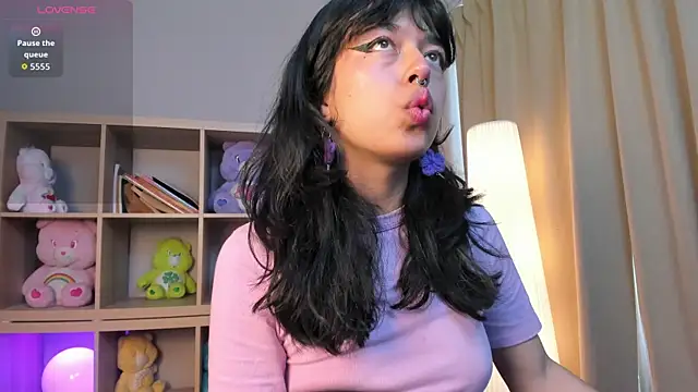 Saphyralux online show from 07/31/26, 09:03