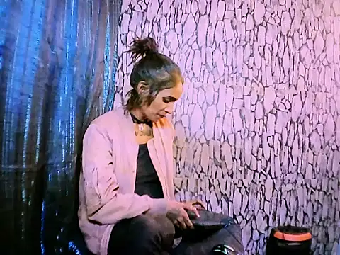 Alanadelray21 online show from 06/12/26, 06:34