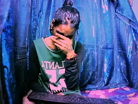 Alanadelray21 online show from 07/02/26, 05:57