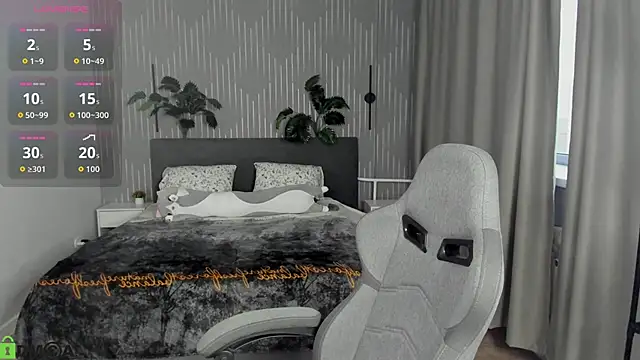 Snapshot of Luna_Host chatting on 05/21/26, 12:28 Luna Host online show from 05/21/26, 12:28