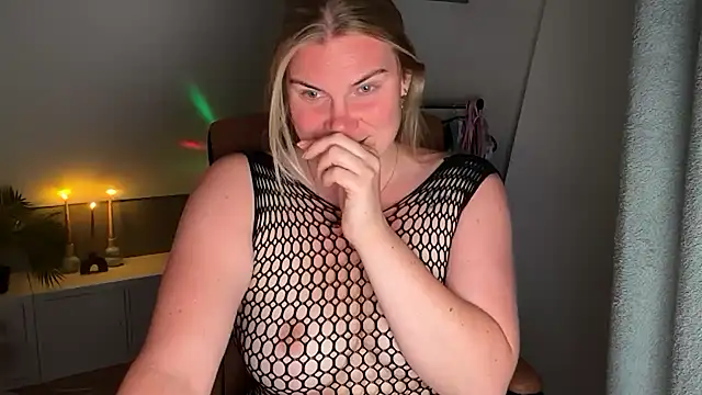 Snapshot of SexyBlondJoanna-Exclusief chatting on 06/04/26, 05:08 SexyBlondJoanna-Exclusief online show from 06/04/26, 05:08