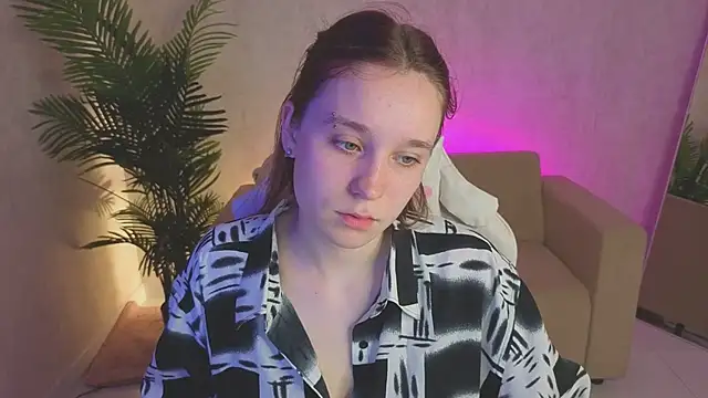 Snapshot of SweetieBlush chatting on 06/19/26, 02:27 SweetieBlush online show from 06/19/26, 02:27