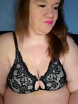 Snapshot of curvystachel42 chatting on 05/18/26, 08:36 curvystachel42 online show from 05/18/26, 08:36